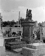 Tombeau, dans le cimetière non étudié (Plouescat)