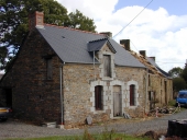 Alignement de logis, Beaucel (Saint-Ganton)