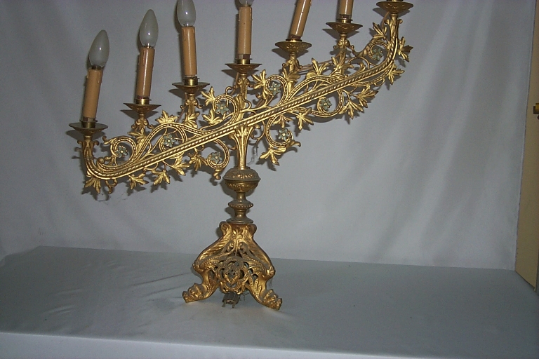 Ensemble de 4 chandeliers d'autel