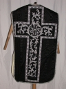 Ornement noir 7 : chasuble, bourse de corporal, étole, manipule, voile de calice