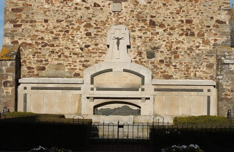 Monument aux morts, place Saint-Melaine (Pacé)