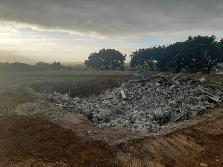 Bunker - abri de type VF1a pour 6 soldats, Menguen (dans le champ), sur la crête orientée vers la route de Guilers (à l'ouest de l'actuelle rue de Kerléo) (Brest)