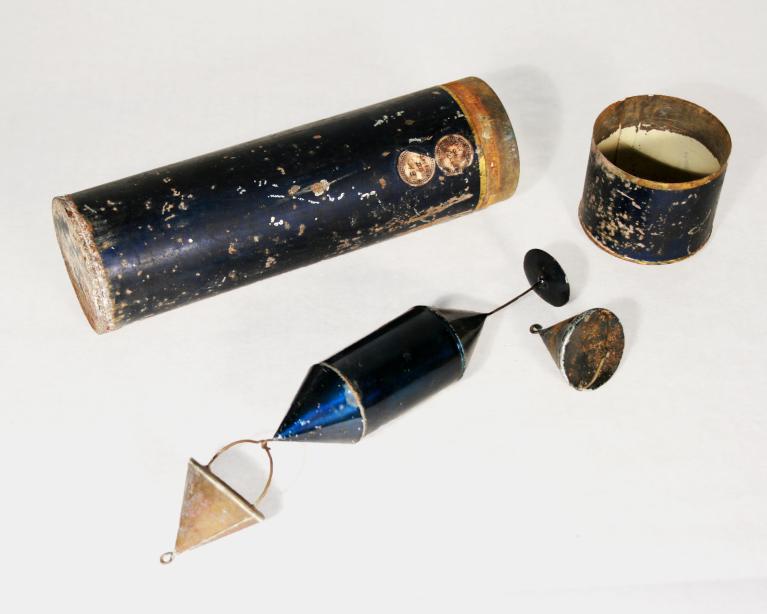 Présentation de la collection d'instruments scientifiques du lycée Émile Zola, Avenue Jean Janvier (Rennes)