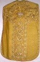 Ornement doré 2 : chasuble, bourse de corporal, étole, manipule, voile de calice, pale