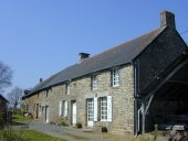 Alignement de logis, la Rouërie (Cuguen)