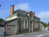 Mairie ; poste, 4 rue Pierre Porcher (Maxent)