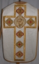 Ornement blanc 5 : chasuble, bourse de corporal, étole, manipule, voile de calice