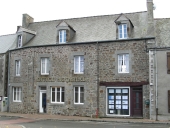 Maison, 4-5 place de l'Eglise (Miniac-Morvan)