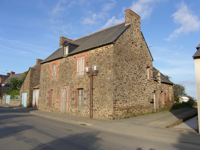 Maison, rue de la Mairie (Saint-Guinoux)