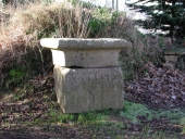 Croix de chemin (vestige), bourg (Ploulec'h)