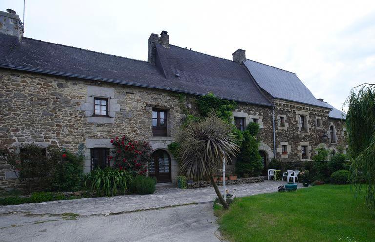 Ferme et maison de prêtre, à la Giraudais (Calorguen)