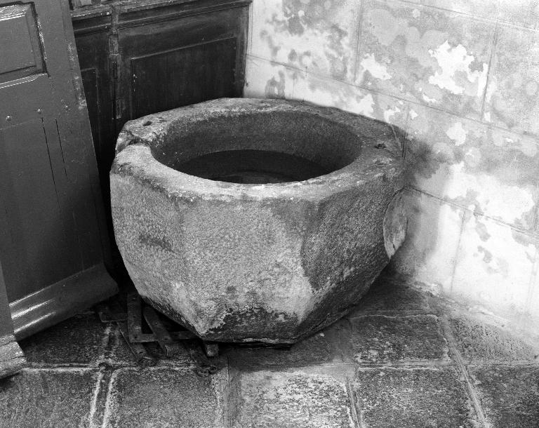 Fonts baptismaux, église paroissiale Saint-Pierre (Plougar)