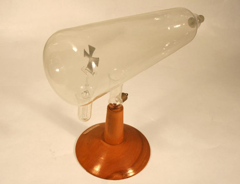 Présentation de la collection d'instruments scientifiques du lycée Émile Zola, Avenue Jean Janvier (Rennes)