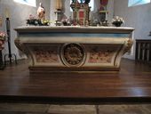 Ensemble du maître-autel : autel, tabernacle, 2 gradins d'autel, chapelle Notre-Dame de Lorette (Saint-Congard)