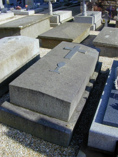 Tombeau de l'abbé Boudour (Saint-Léger-des-Prés)