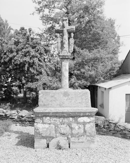 Croix de cimetière, chapelle Saint-Méen, le Borne (Guégon)