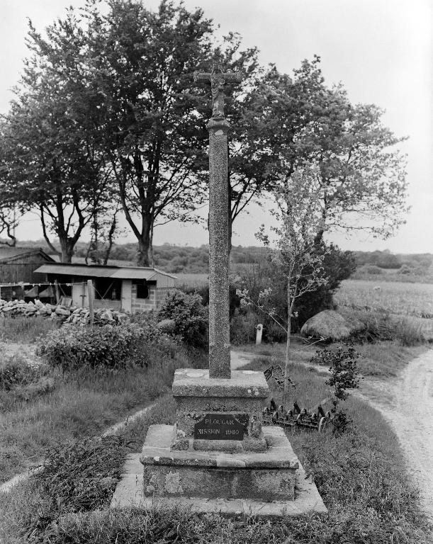 Croix de chemin, Kerdévi (Plougar)