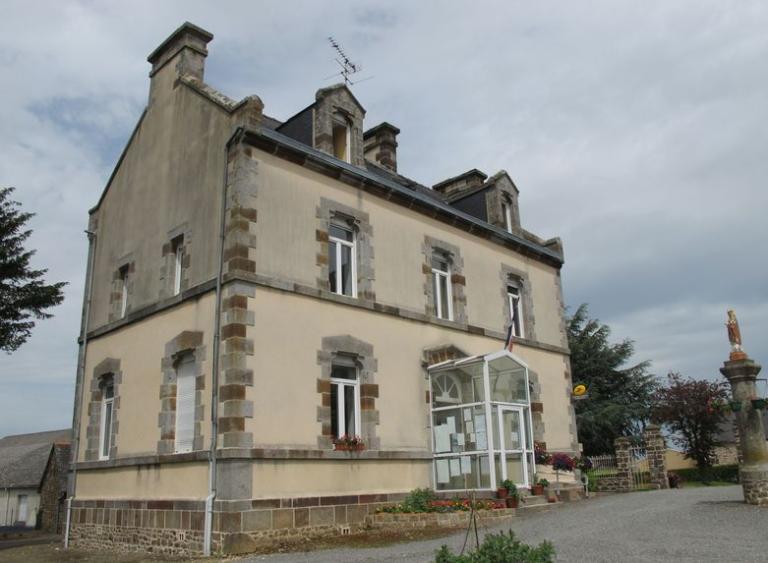 Presbytère, actuelle mairie (Saint-Rémy-du-Plain)