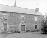 Presbytère, près de l'église (Merléac)