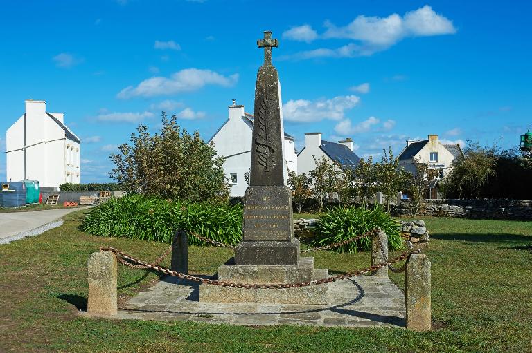Monument aux morts (île-de-Sein)