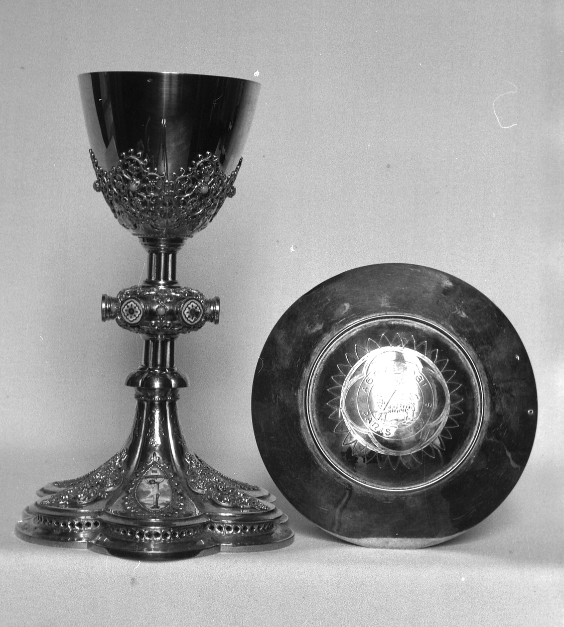 Calice, patène (2), église paroissiale Saint-Pierre (Silfiac)