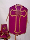 Ornement rose : chasuble, étole, bourse de corporal, voile de calice