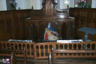 Ensemble d'un lambris de demi-revêtement et d'une clôture de choeur