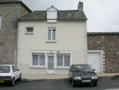 Maison à boutique, 18 place François Duine (Guipel)