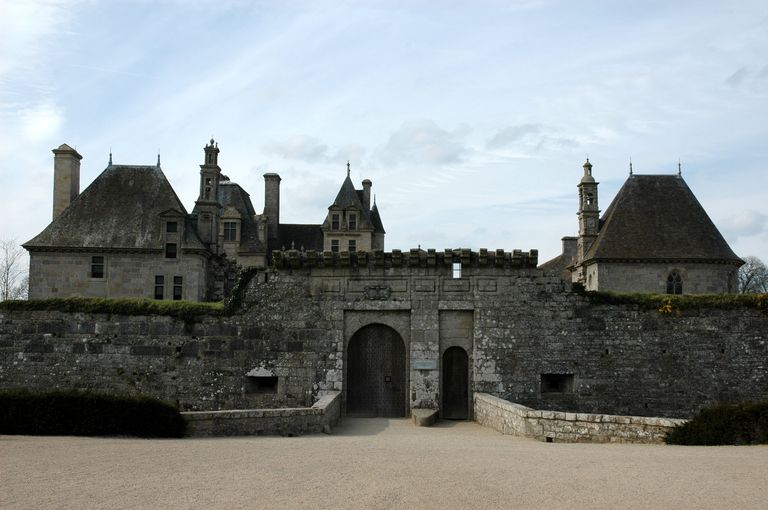 Enceinte fortifiée du château de Kerjean (Saint-Vougay)