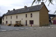 Alignement de maisons, rue des Ecoles (Vignoc)