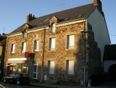 Maison, 25-27 place de l'Eglise (Melesse)