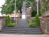 Monument aux morts, place des Anciens Combattants (Saint-Père-Marc-en-Poulet)
