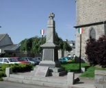 Monument aux morts dit Monument aux enfants d'Yffiniac morts pour la France, place de la Mairie (Yffiniac)