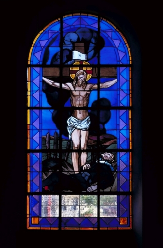 Tableau commémoratif des morts (verrière de la baie 5) : Christ en croix au-dessus d'un marin mourant