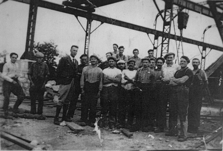 Carrière de granite Belgi, puis carrière et usine de taille de matériaux de construction Rioche, route départementale 766 (Bobital)
