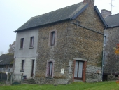1ère maison, place de l'Eglise (Moulins)