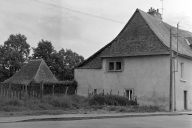Ancien relais de poste dit maison du Poncel, puis café, 32 rue de Montfort (Vezin-le-Coquet)