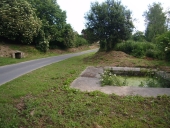 Fontaine et lavoir, rue de Pen Woas, la Roche-Jaune (Plouguiel)
