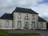 École communale de garçons et mairie, actuellement mairie et bibliothèque municipale, 9 rue du Schiste Violet (Saint-Thurial)