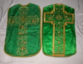Ornement vert 1 : chasuble, étole, bourse de corporal et voile de calice