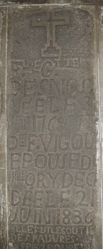 Dalle funéraire 5, de F. G. Desnos (Lanhélin fusionnée en Mesnil-Roc'h en 2019)