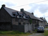 Alignement de quatre maisons, la Berthaudaie (Plélan-le-Grand)