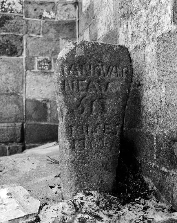 Borne de corvée, église paroissiale Saint-Hervé (Lanhouarneau)