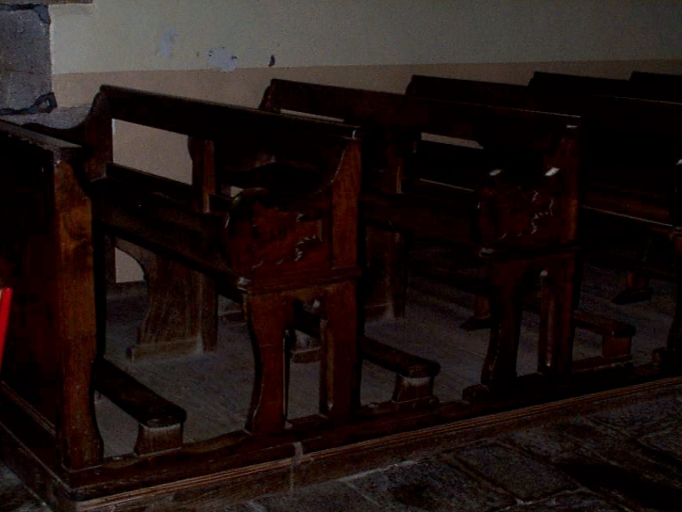 Ensemble de 59 bancs d'église