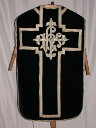 Ornement noir 1 : chasuble, voile de calice