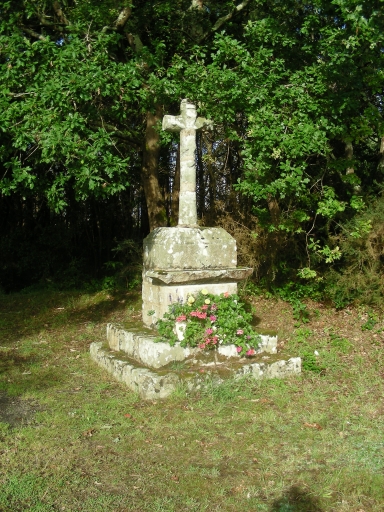 Croix de chemin, sur la D 781 (Plouhinec-56)