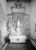 Autels (2), retables (2), tabernacles (2), gradins d'autel (4) (autel secondaire, retable à panneau compartimenté)