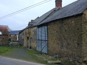 Alignement de plusieurs maisons, le Petit Aunay (Sens-de-Bretagne)