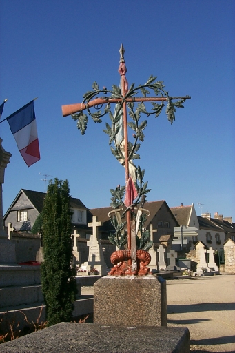 Tombeau, rue de Fougères ; rue de Vitré (La Bouëxière)