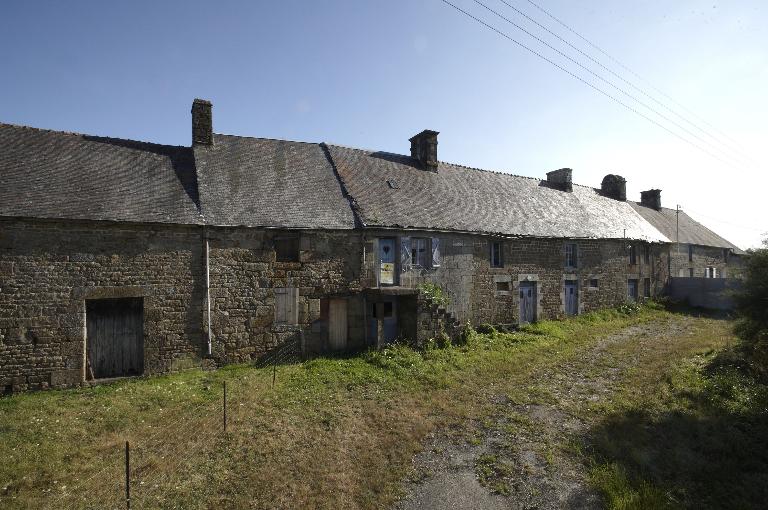 Alignement de six maisons, la Haute Guérinaie (Chauvigné)